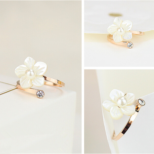 Fashion Shell Camellia Rings With Rhinestone Detail 050310 on Luulla
